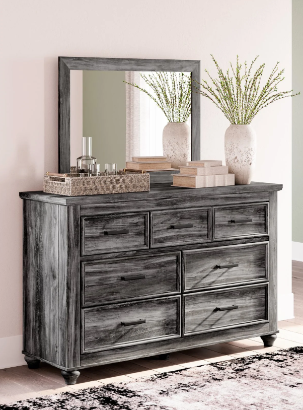 Thyven Queen Bed with Dresser & Mirror with Nightstand